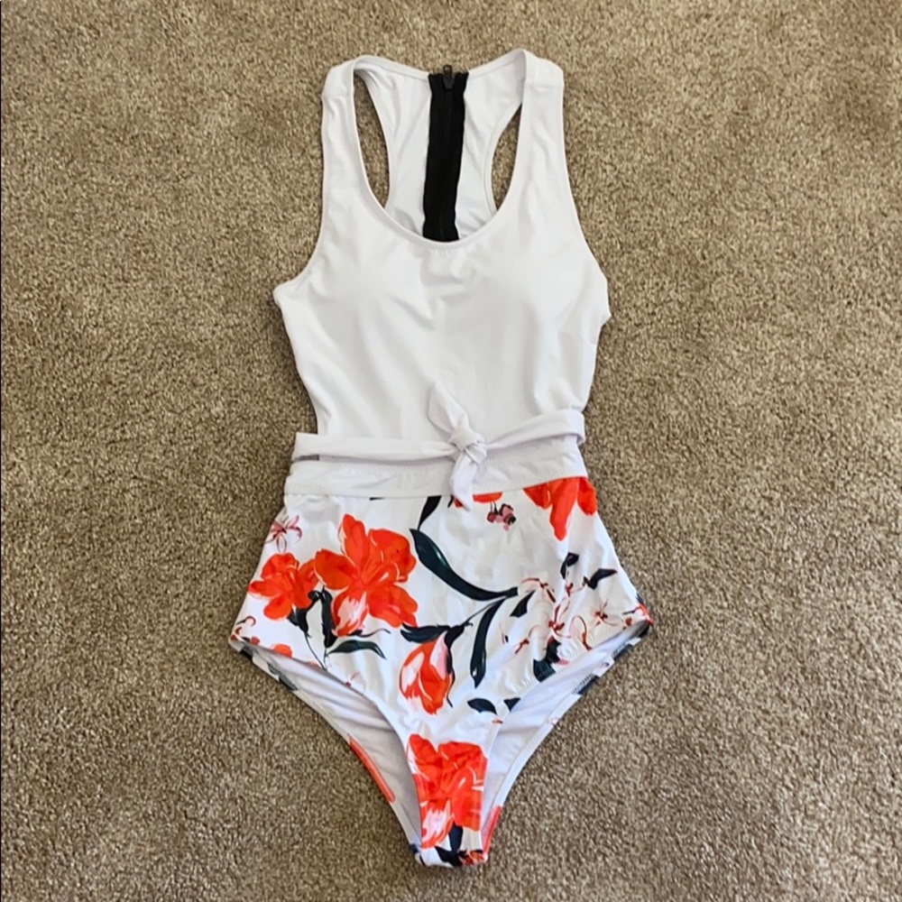 NWT CUPSHE SPORTY FLORAL ONE PIECE SWIMSUIT
